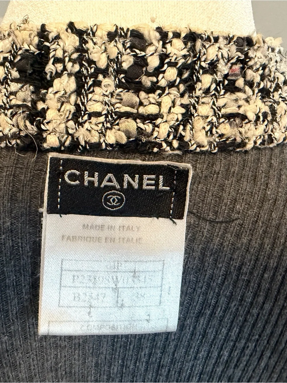CHANEL Vintage 04P Charcoal Grey Knit Tweed Trim Cardigan Jacket FR 38 / US 6